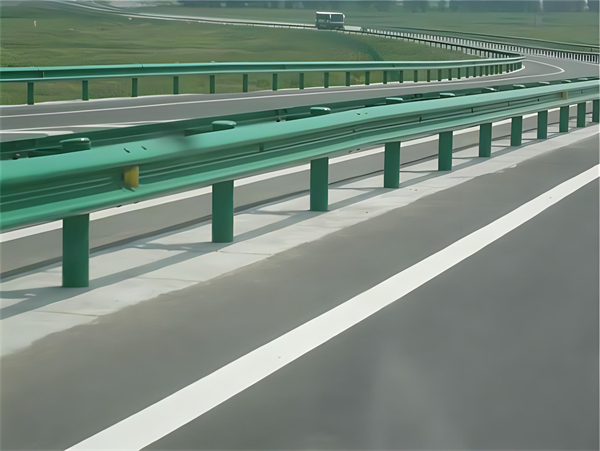 白银高速护栏板守护安全广泛应用于多个行业